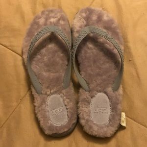 Ugg fluffy flip flop